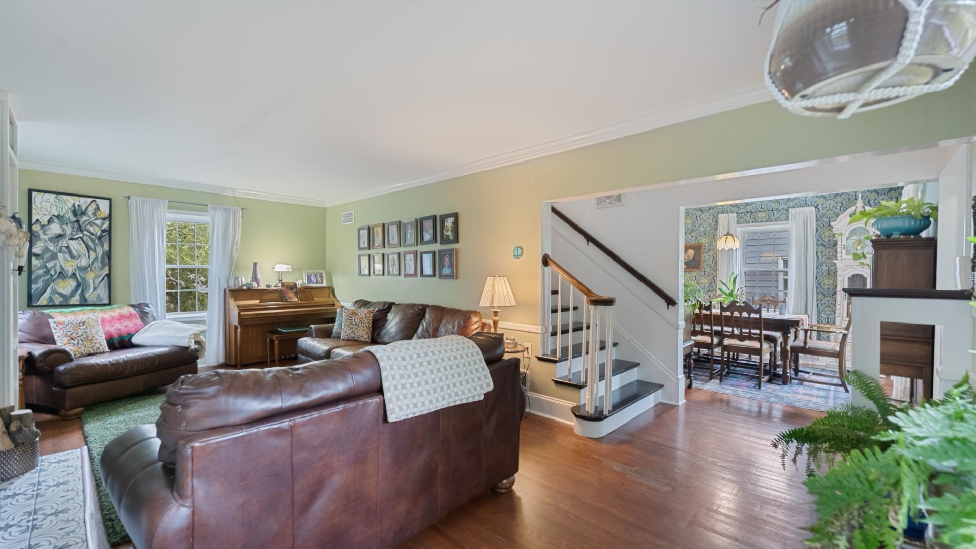 Entry & Sitting Area